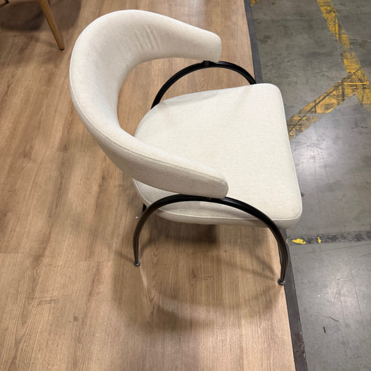Uma Dining Chair - Modern Felt: Alesund, Black Base
