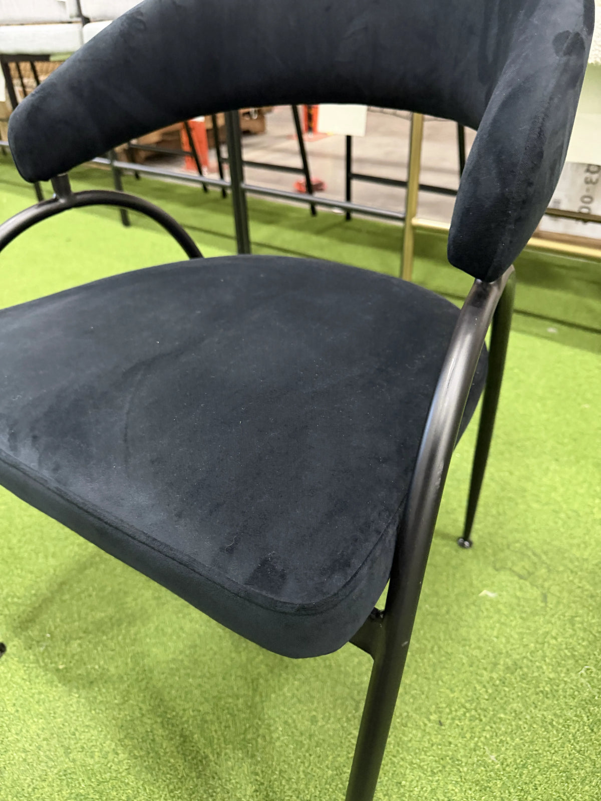 Uma Dining Chair - Plush Velvet: Black, Black Base