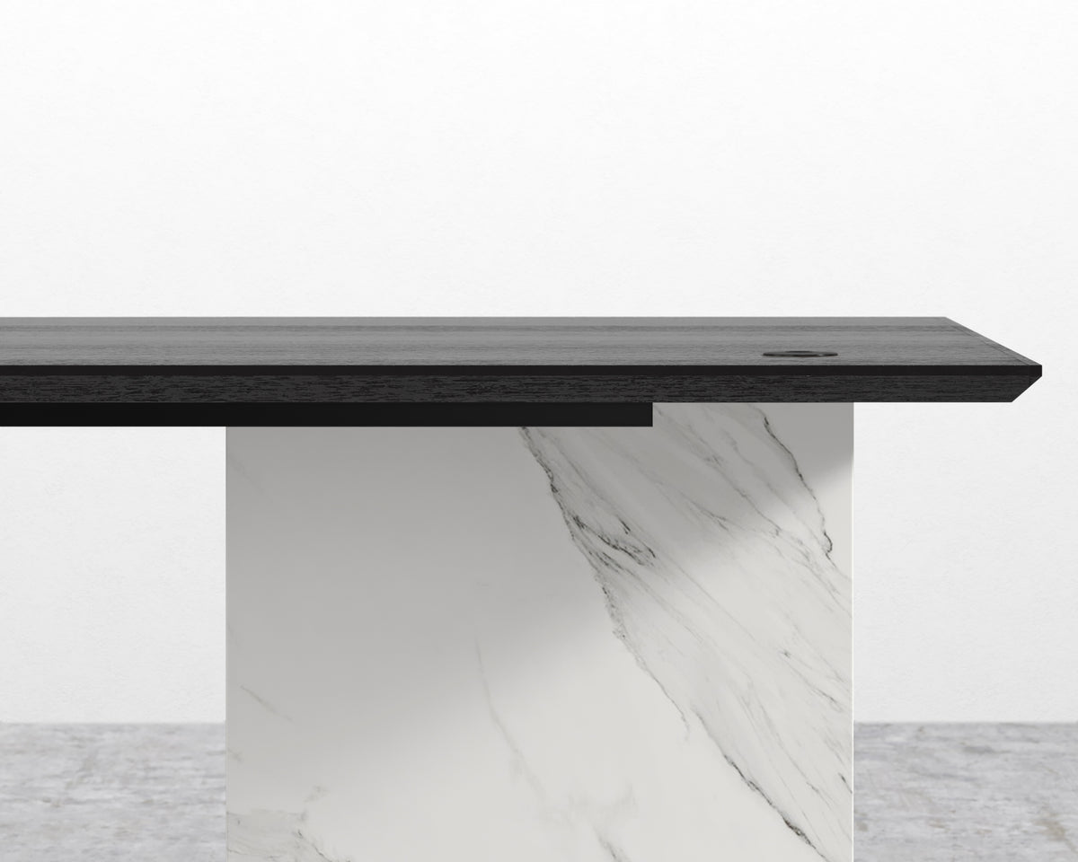 Gia Desk