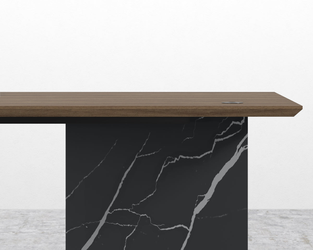 Gia Desk