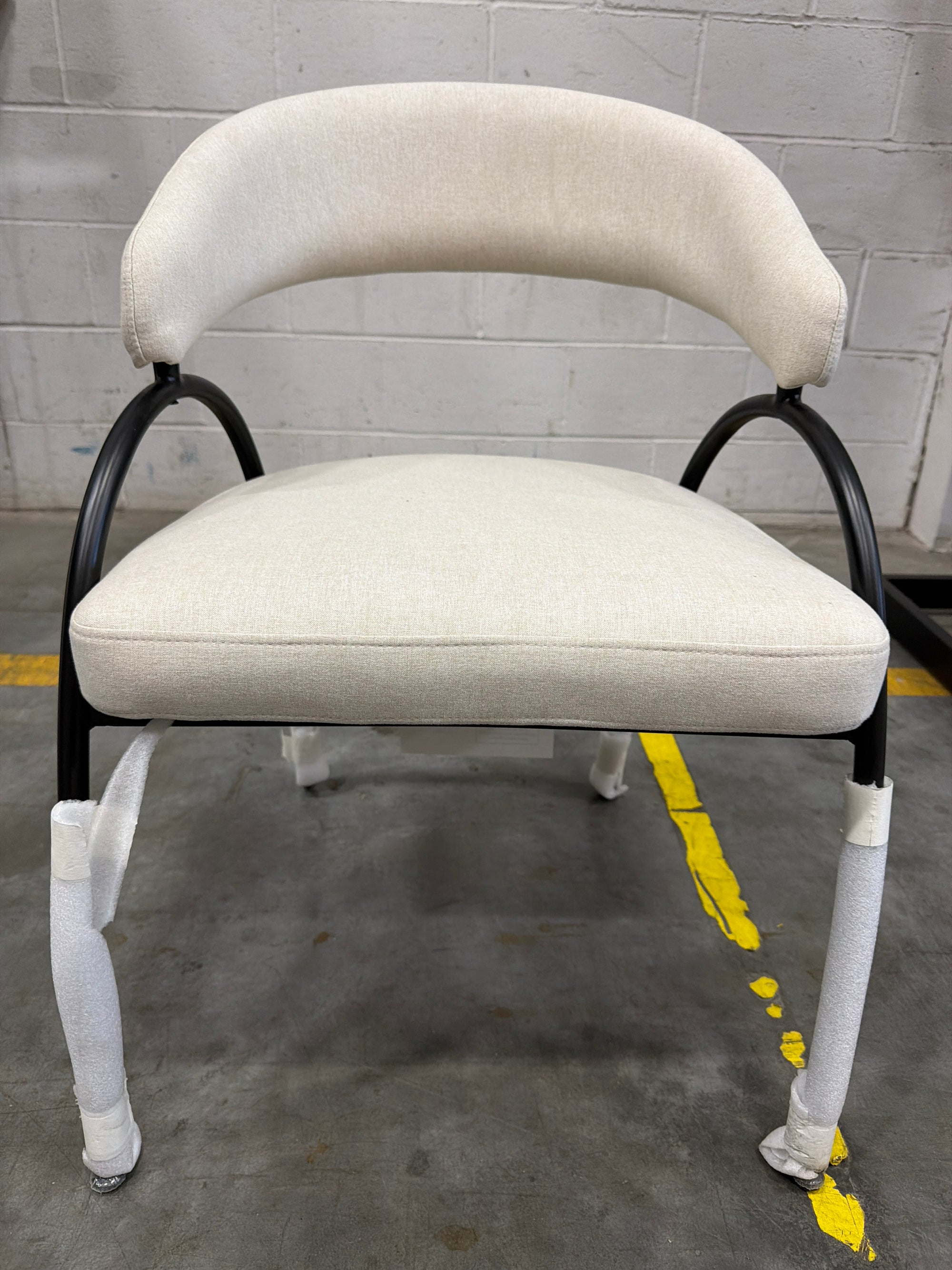 Uma Dining Chair - Modern Felt: Alesund, Black Base