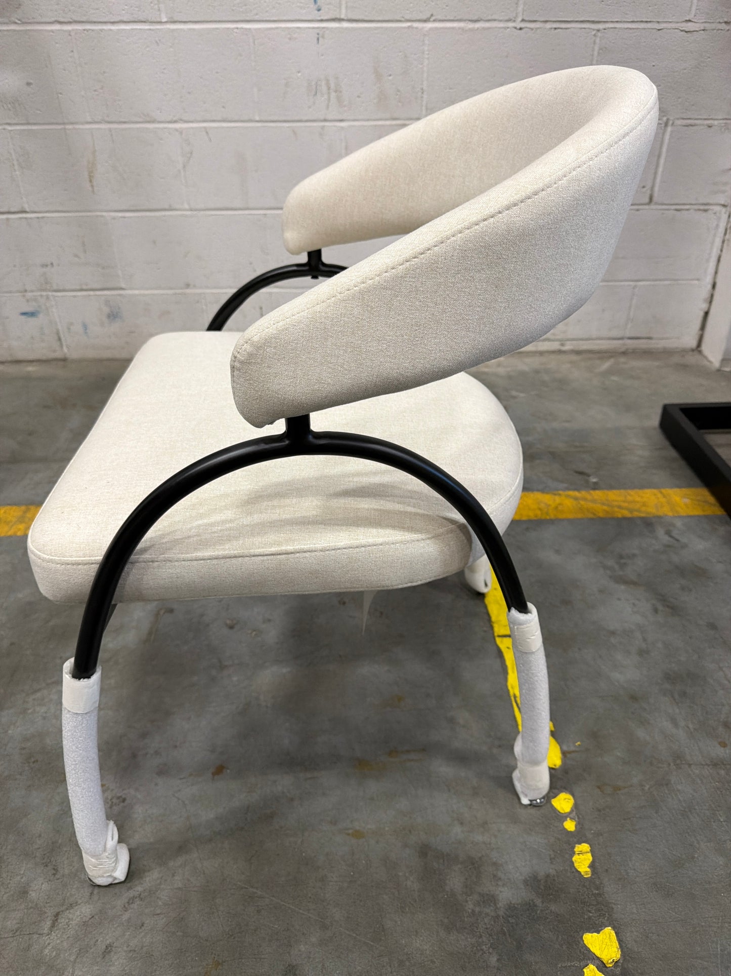 Uma Dining Chair - Modern Felt: Alesund, Black Base