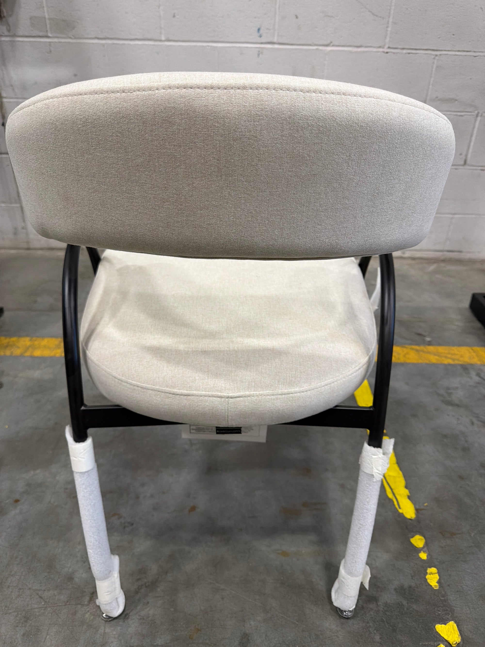 Uma Dining Chair - Modern Felt: Alesund, Black Base