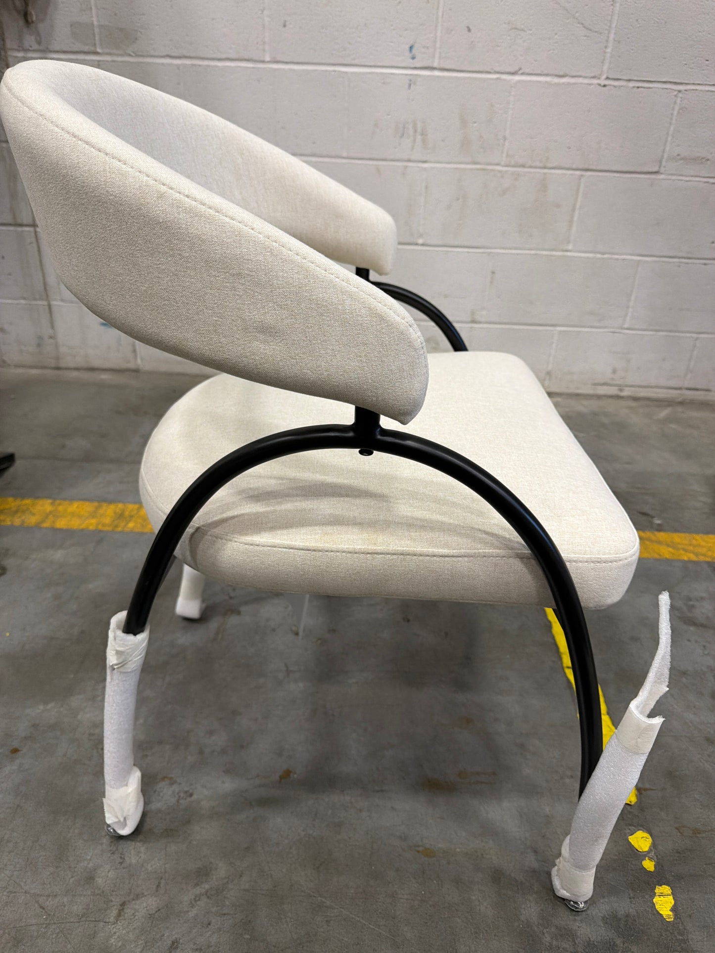 Uma Dining Chair - Modern Felt: Alesund, Black Base