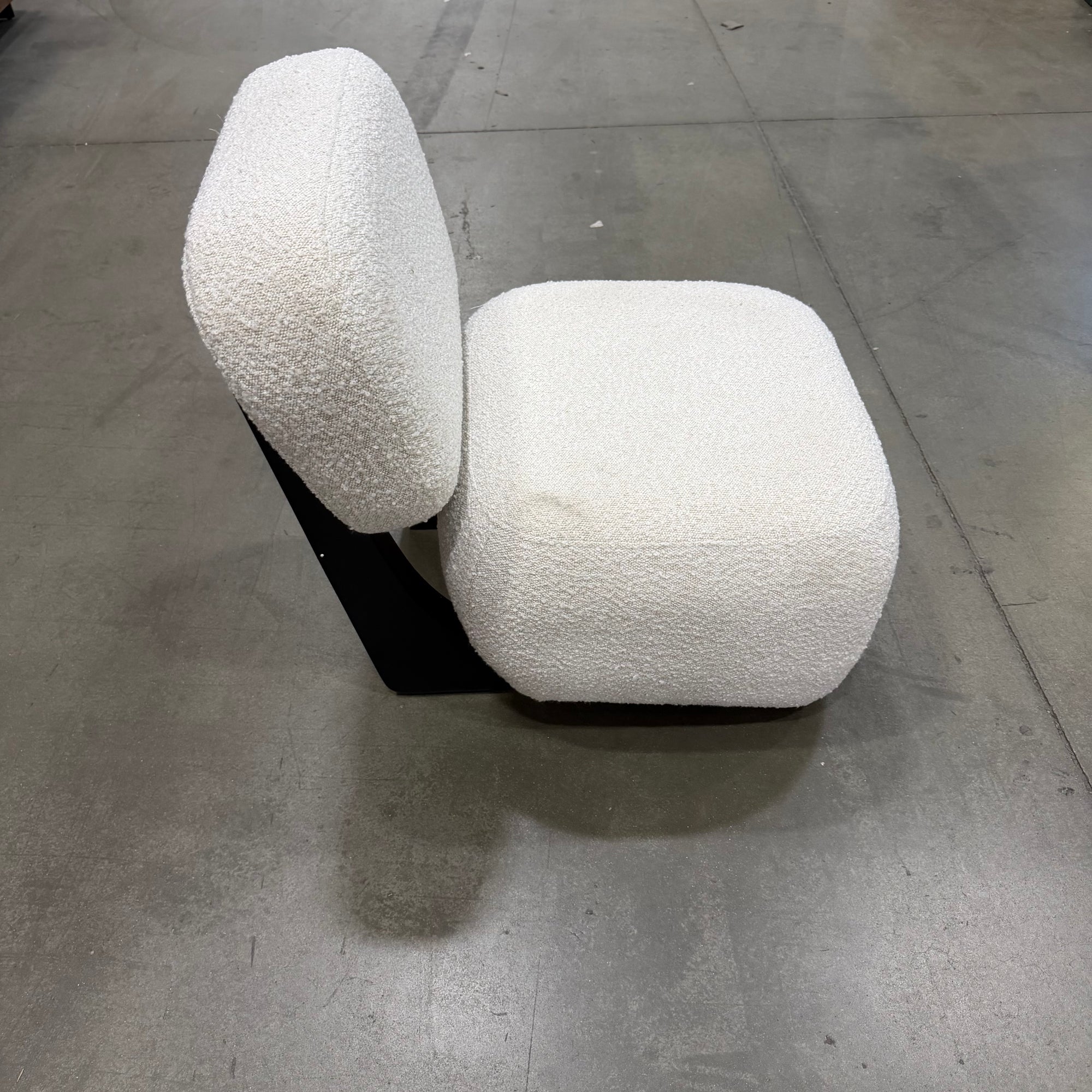 Toro Lounge Chair - Chatou Boucle: Pearl, Ebony