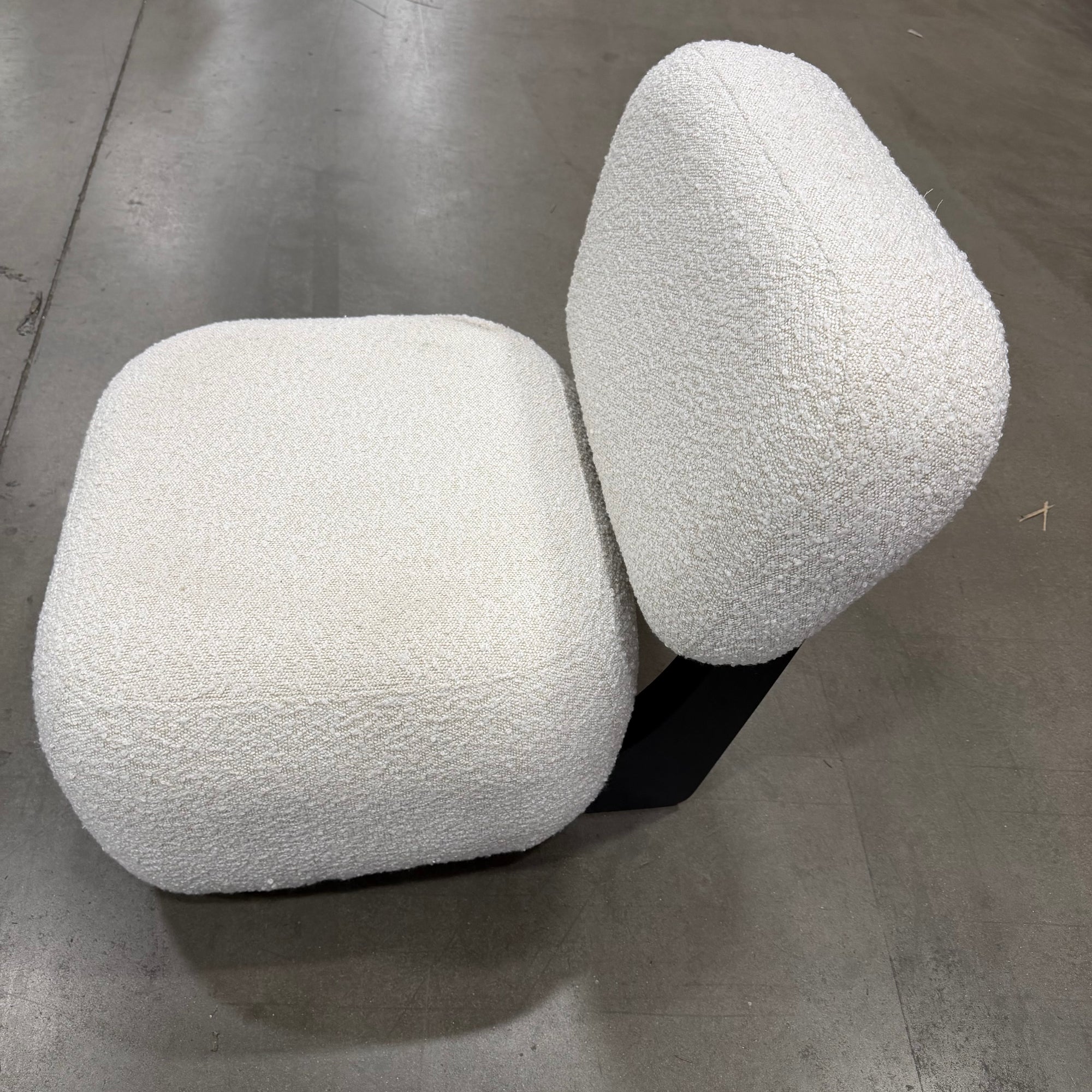 Toro Lounge Chair - Chatou Boucle: Pearl, Ebony