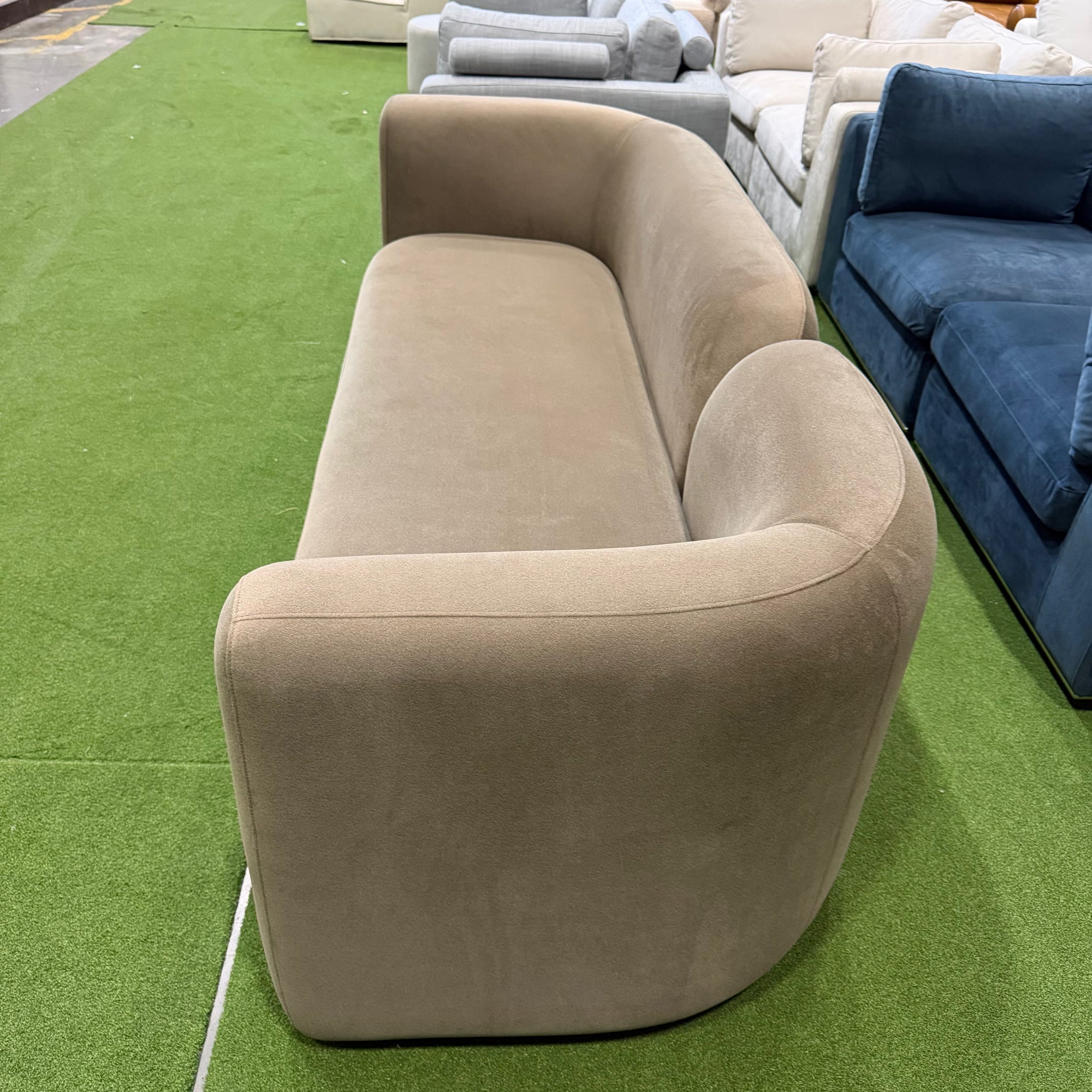 Bilbao Sofa - Ombra Velvet: Smoky Brown
