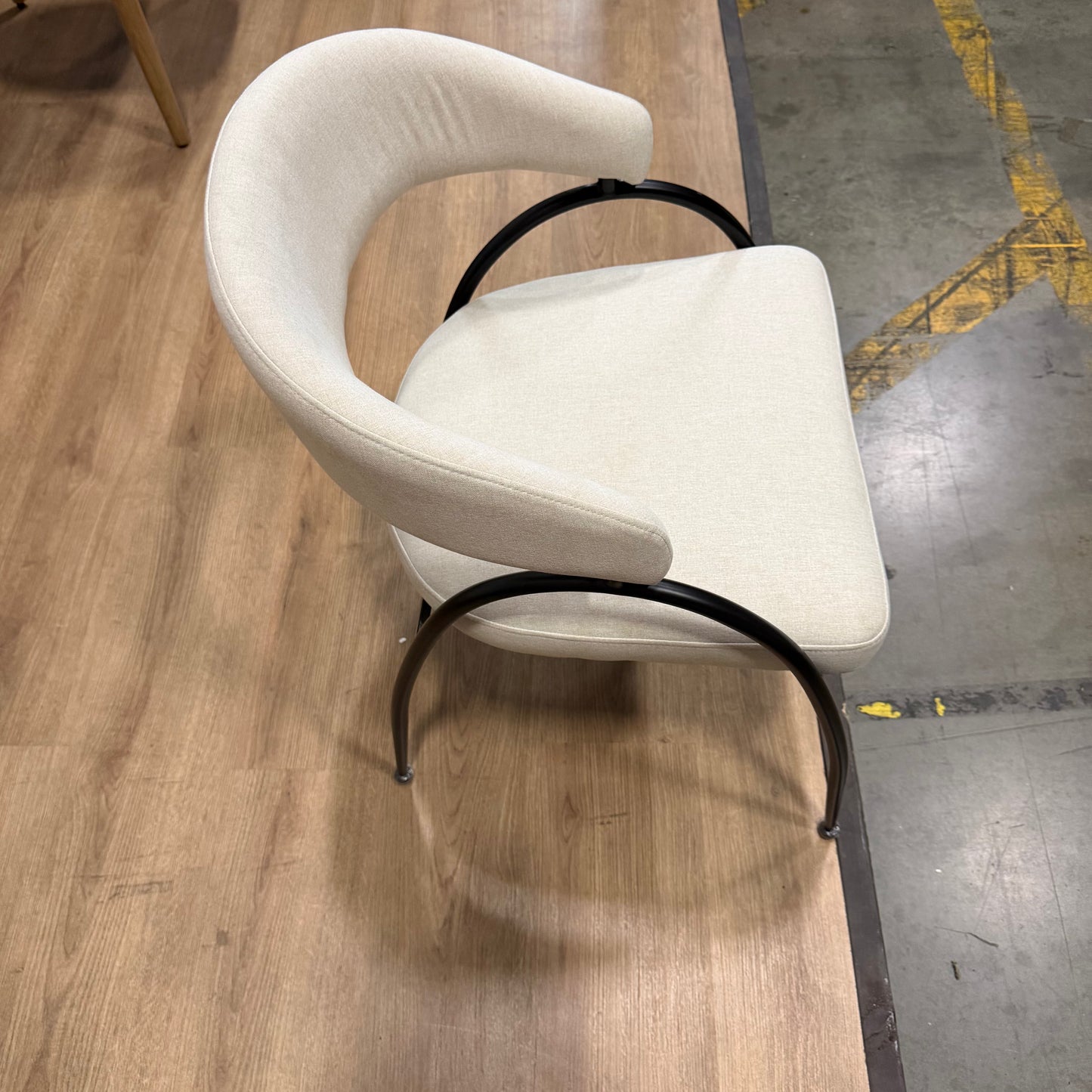 Uma Dining Chair - Modern Felt: Alesund, Black Base