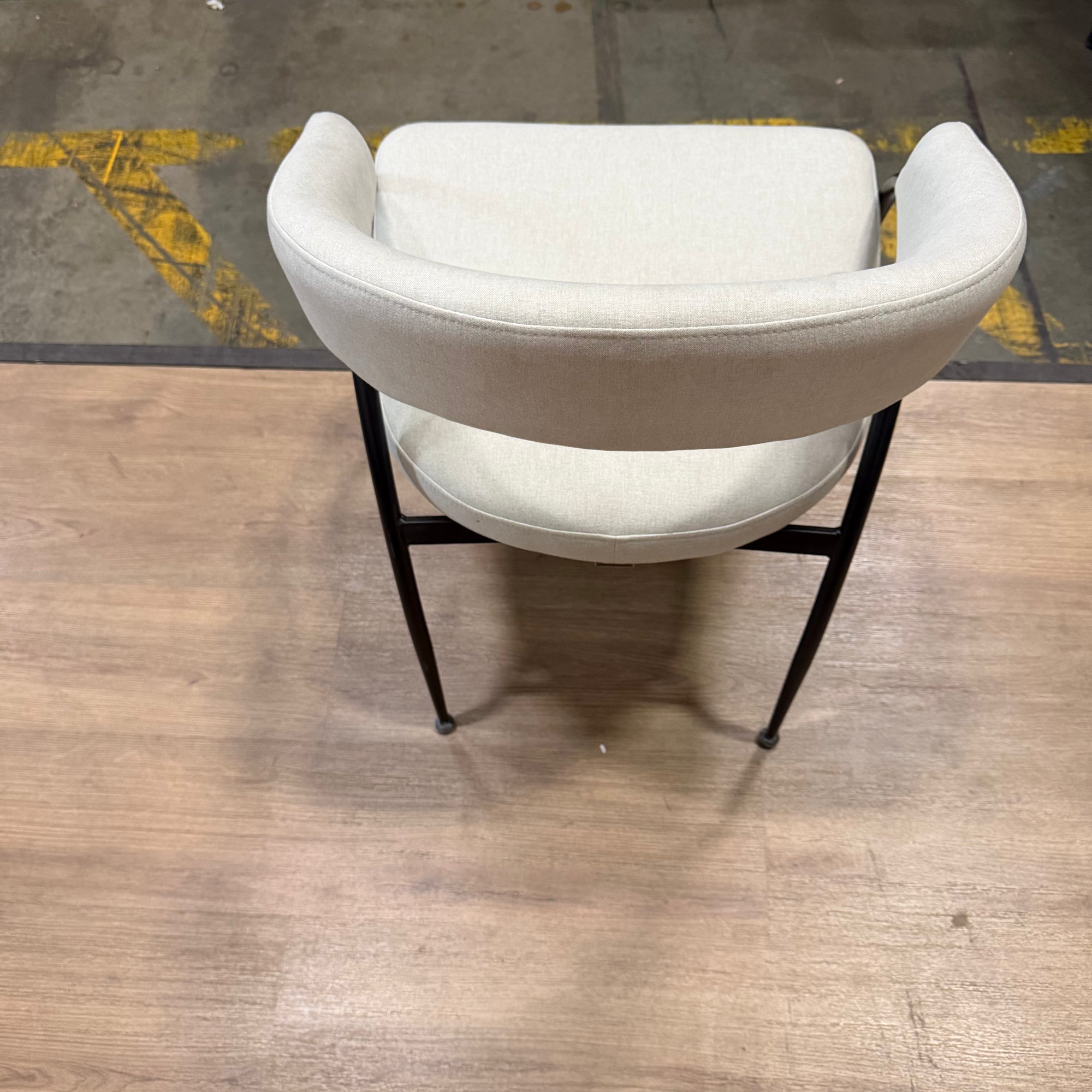 Uma Dining Chair - Modern Felt: Alesund, Black Base