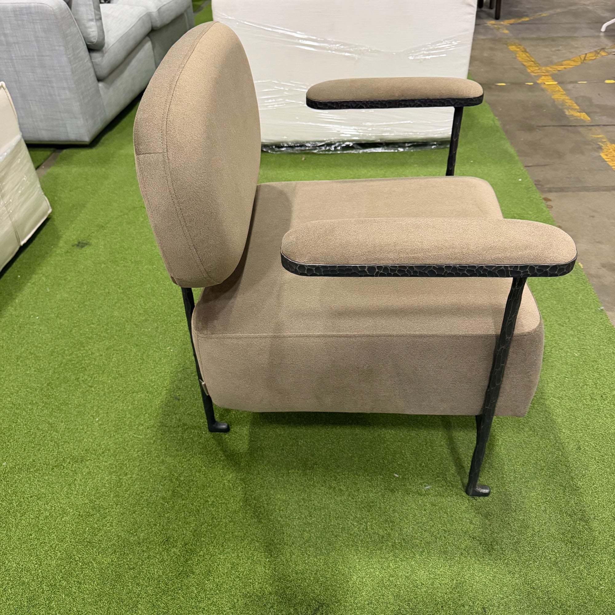 Forja Lounge Chair - Ombra Velvet: Smoky Brown