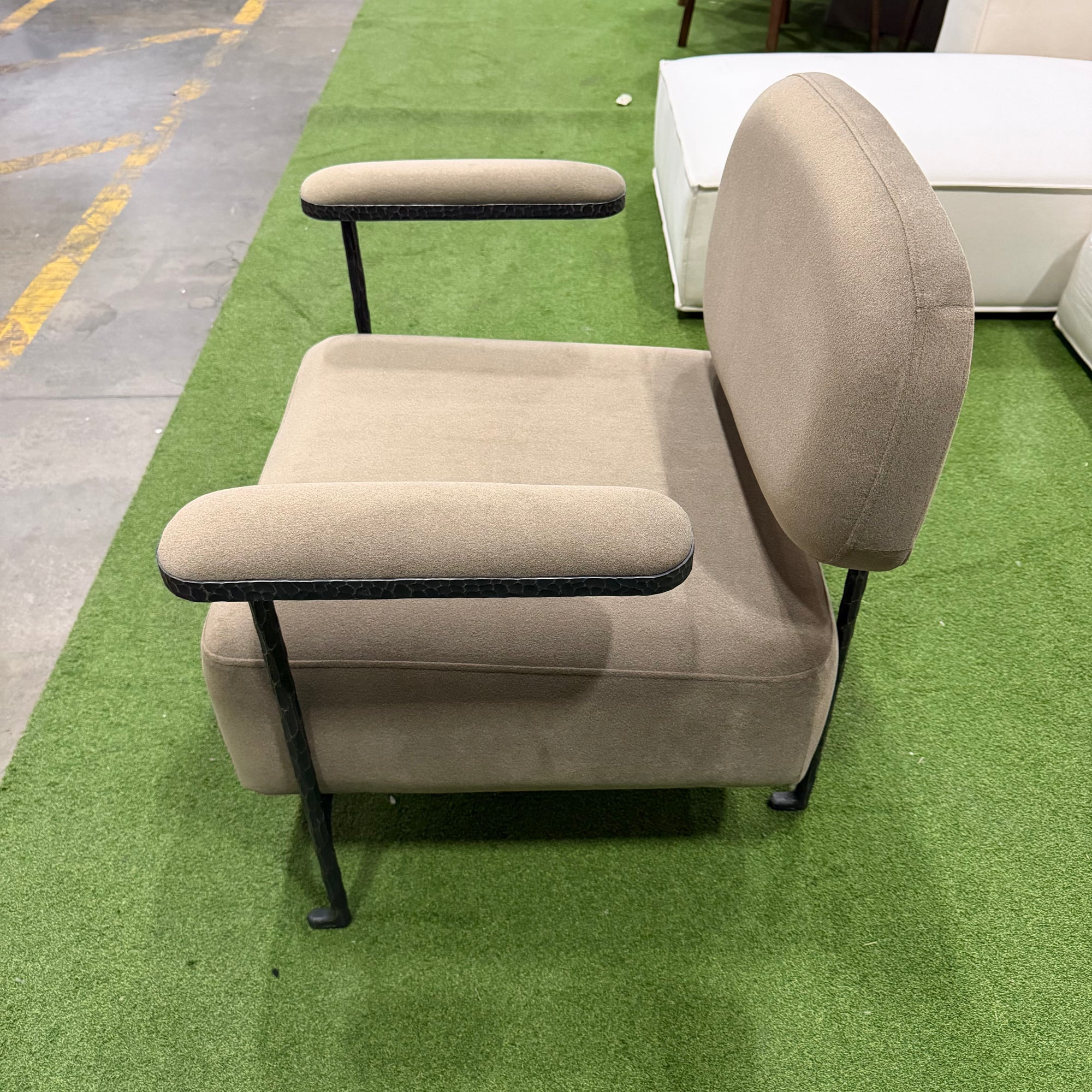 Forja Lounge Chair - Ombra Velvet: Smoky Brown